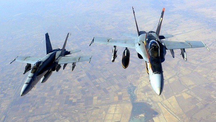 الطيران الأمريكي يرمي مساعدات عسكرية وطبية للمقاتلين الأكراد في عين العرب