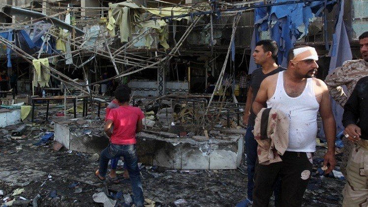 عشرات القتلى والجرحى بتفجير سيارتين مفخختين في بغداد