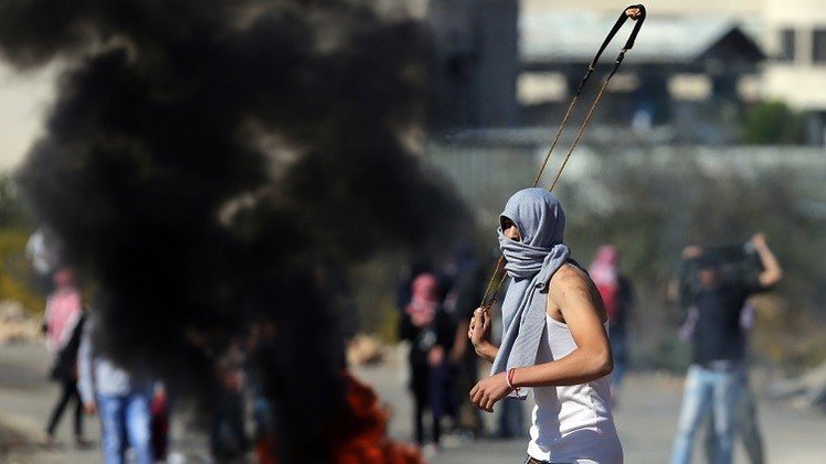 اشتباكات عنيفة بين القوات الإسرائيلية وفلسطينيين في القدس
