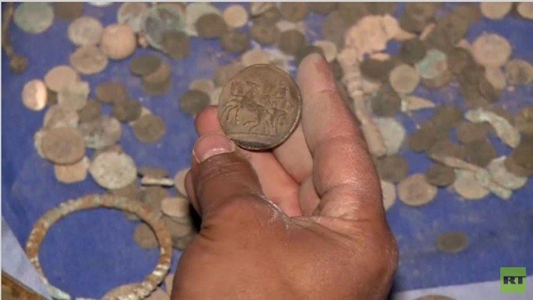 بالفيديو من سوريا.. المسلحون يبيعون الآثار المنهوبة لشراء الأسلحة