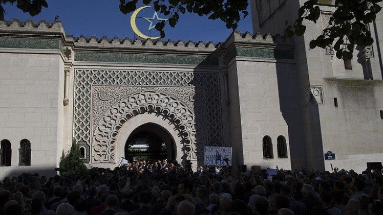 تظاهرة مؤيدة وأخرى معارضة لبناء مسجد في فرنسا