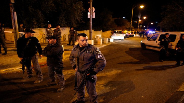 الشرطة الإسرائيلية تغلق الحرم القدسي وتقتل فلسطينيا يشتبه باستهدافه متشددا يهوديا