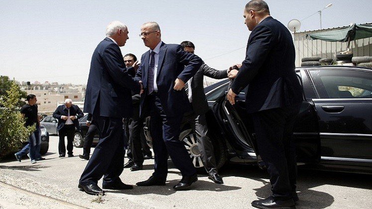 القوات الإسرائيلية تتذرع بالسرعة الزائدة وتعترض موكب الحمدالله
