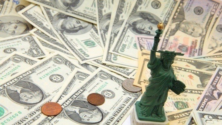 الروبل ينخفض أمام الدولار واليورو بعد تراجع أسعار النفط 