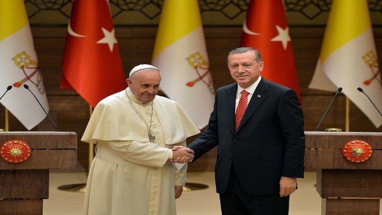 البابا فرنسيس يدعو إلى الحوار للقضاء على الإرهاب