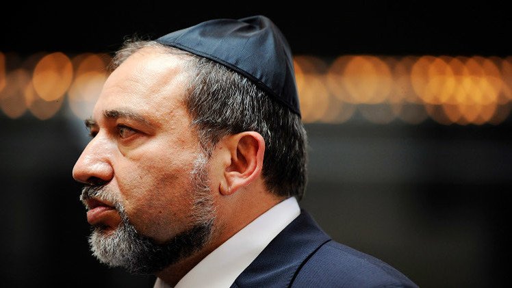 ليبرمان يشجع فلسطينيي الداخل بحوافز اقتصادية على النزوح في إطار خطة سلام