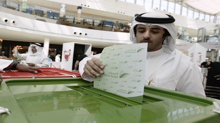 ملك البحرين يقبل استقالة الحكومة ويعيد تكليف رئيسها 