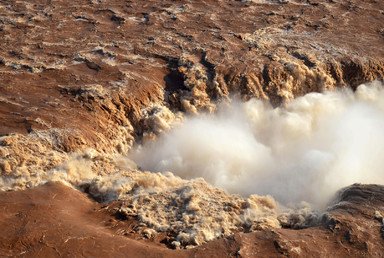 صورة رائعة من الجو لشلالات إيغوازو بشمال غرب الأرجنتين في مقاطعة ميسيونيس