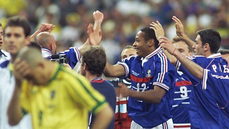 فرنسا تلاقي البرازيل في نسخة معادة من نهائي مونديال 98