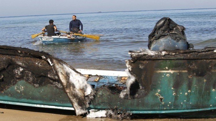 البحرية الإسرائيلية تقنص صيادا فلسطينيا  بقذيفة في بحر غزة