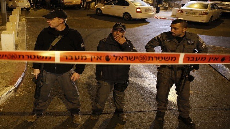 طعن مستوطنين اثنين شرق القدس