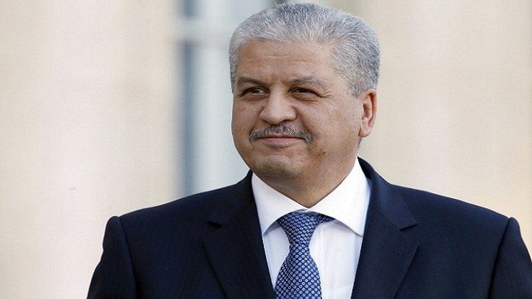 الجزائر توقع 20 اتفاقية مع فرنسا