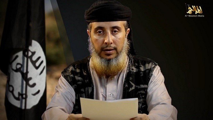"القاعدة في اليمن" تهدد  بإعدام صحفي أمريكي اختطفته العام الماضي