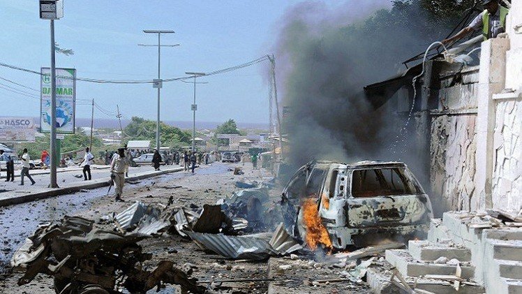 مقتل 9 أشخاص وإصابة 12 بهجوم انتحاري قرب مقديشو