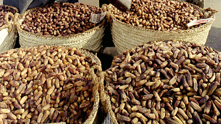 السعودية تحذر من تسويق واستيراد تمور إسرائيلية 