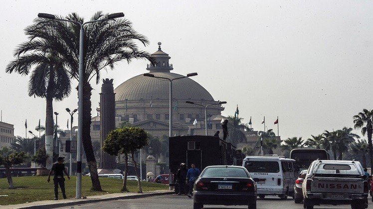 أمريكا تحذر وبريطانيا وكندا تغلقان سفارتيهما في القاهرة لأسباب أمنية