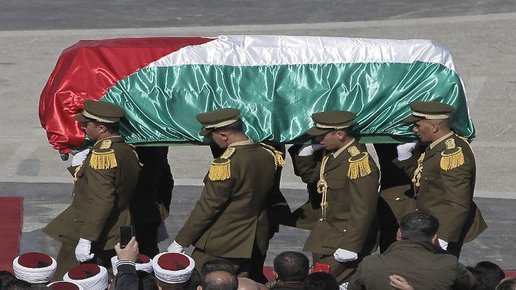 الفلسطينيون يشيعون جثمان زياد أبو عين