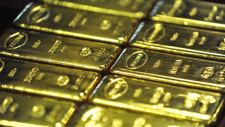 أسعار الذهب تتراجع مع هبوط أسعار النفط