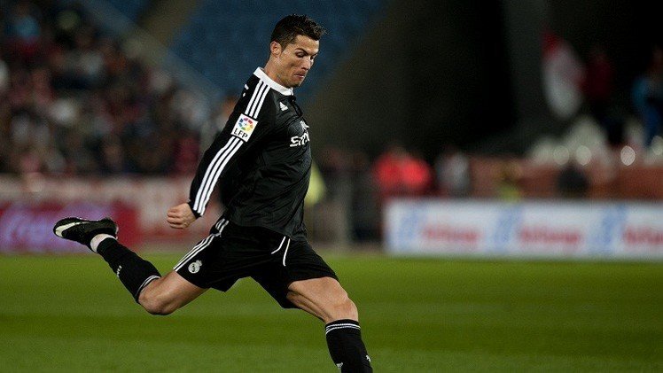 ريال مدريد يكتسح ألميريا ويبتعد بالصدارة بخمس نقاط عن برشلونة