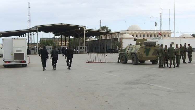 ليبيا.. مقتل  17 شخصا على الأقل في قصف لقوات "حفتر" قرب معبر رأس جدير