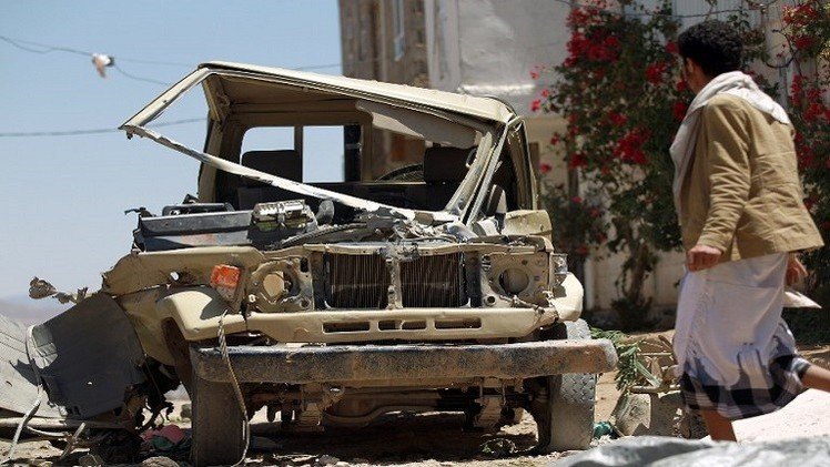 مقتل مسؤول يمني بتفجير سيارته في مأرب والحوثيون يقيلون محافظ الحديدة