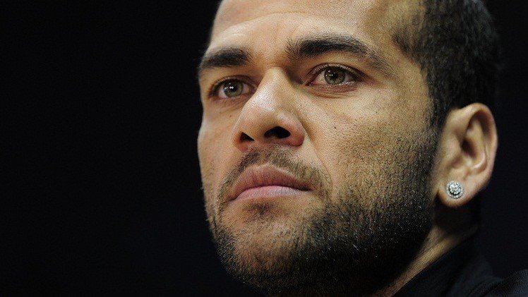 برشلونة يفتقد خدمات ألفيش لإصابته في عضلات الفخد