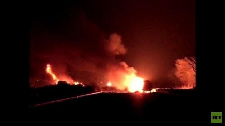 بالفيديو.. اصطدام صهريج غاز بشاحنة والضحايا 10 أشخاص
