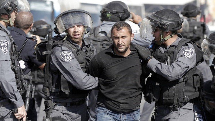 الشرطة الإسرائيلية تعتقل 8 فلسطينيين بـ"تهمة التحريض على العنف" عبر الإنترنت
