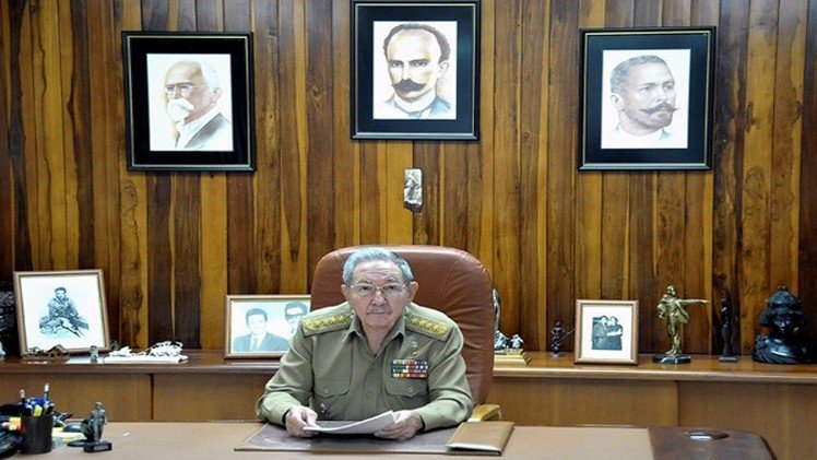 كاسترو يؤكد أولوية الاقتصاد واشتراكية كوبا