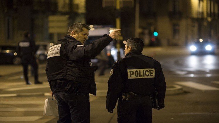 هولاند يدعو أجهزة الدولة إلى اليقظة إثر حادث دهس في فرنسا