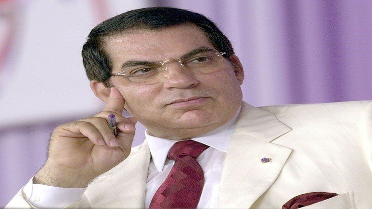 القراصنة يعيدون بن علي إلى تونس 