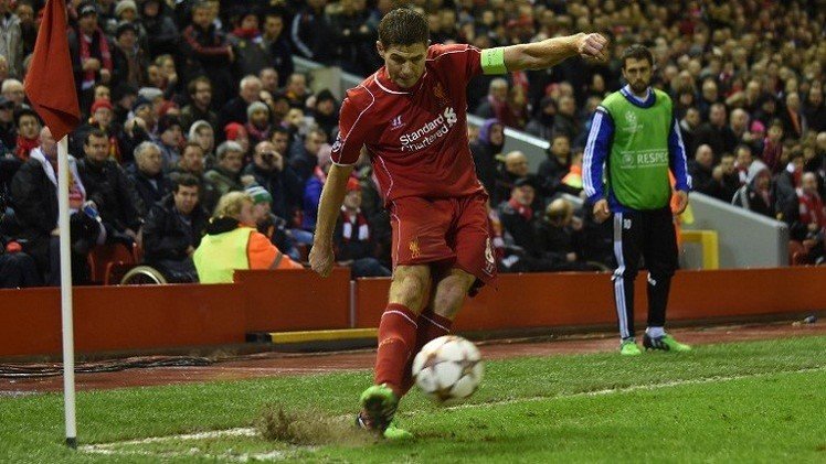 مدرب ليفربول رودجرز يطالب بإصلاح أرضية ملعب أنفيلد أرينا