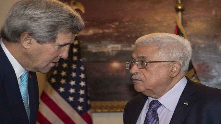 عباس مخاطبا كيري: لن نتراجع عن تقديم مشروع قرار إنهاء الإحتلال الاثنين