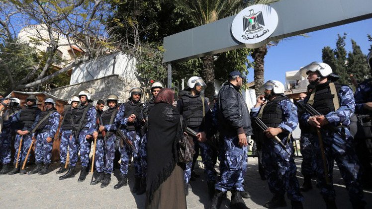 حكومة الوفاق الفلسطينية تعقد جلسة في غزة لحل أزمة الموظفين