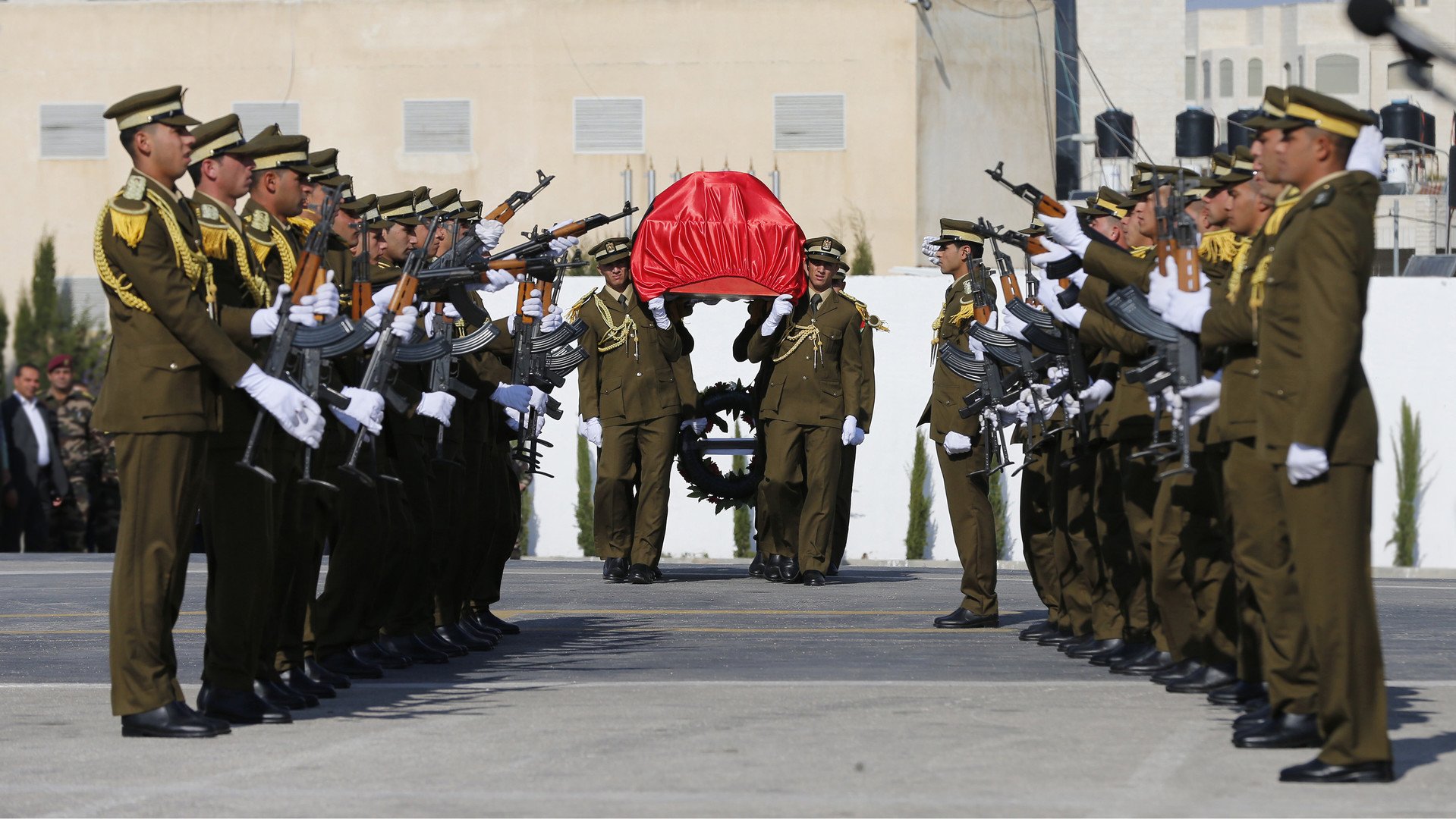جنازة عسكرية للوزير الفلسطيني أبو عين