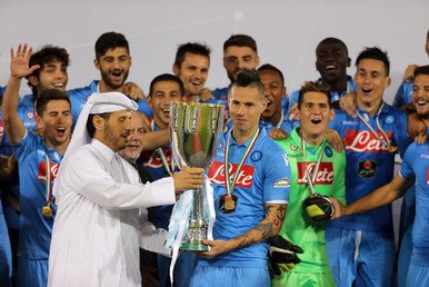 نابولي يعود من الدوحة بكأس السوبر الإيطالي