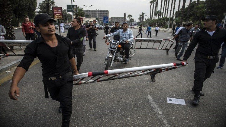 مصر.. مقتل ضابط وإصابة 3 أشخاص في انفجار عبوة ناسفة بالجيزة (فيديو)