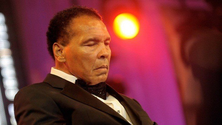 محمد علي كلاي يخرج من المستشفى