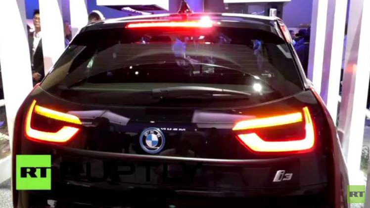 بالفيديو...سيارة ذكية لـ"بي ام دبليو" تركن نفسها بنفسها