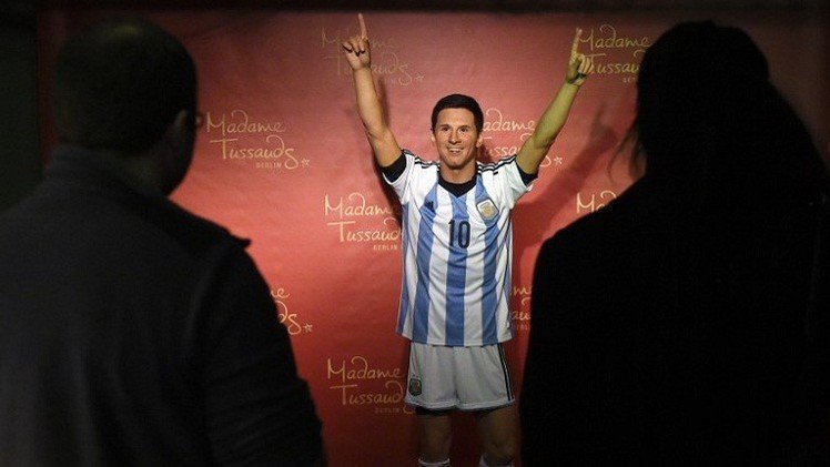 ميسي أحد "رجال برشلونة السيئين"