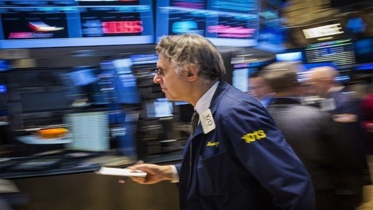 المؤشرات الأمريكية تتراجع بعد صدور بيانات ضعيفة لمبيعات التجزئة 
