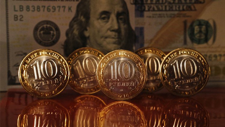 الروبل يعوض بعض خسائره على خلفية ارتفاع أسعار النفط