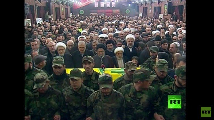مراسم تشييع جنازة قتلى حزب الله في الغارة الإسرائيلية على سوريا (فيديو)