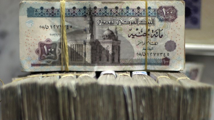 الجنيه المصري يواصل تراجعه أمام الدولار