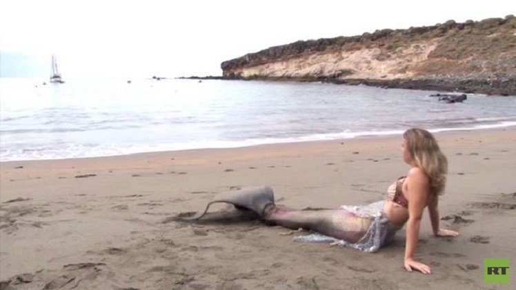 بالفيديو من إسبانيا.. هذه المرأة تريد أن تصبح حورية بحر 