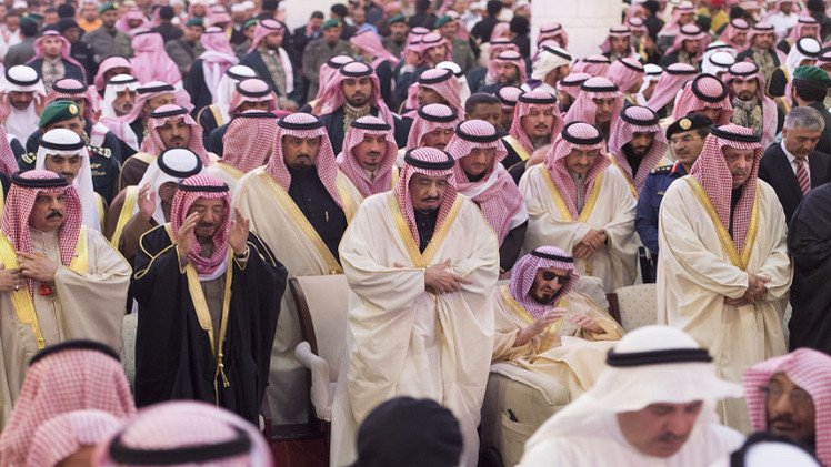 السعوديون يبايعون الملك سلمان