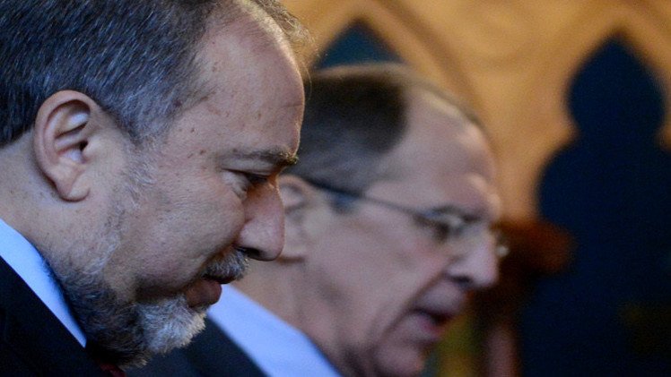 توتر العلاقات الاسرائيلية الفلسطينية.. محور مباحثات لافروف وليبرمان في موسكو