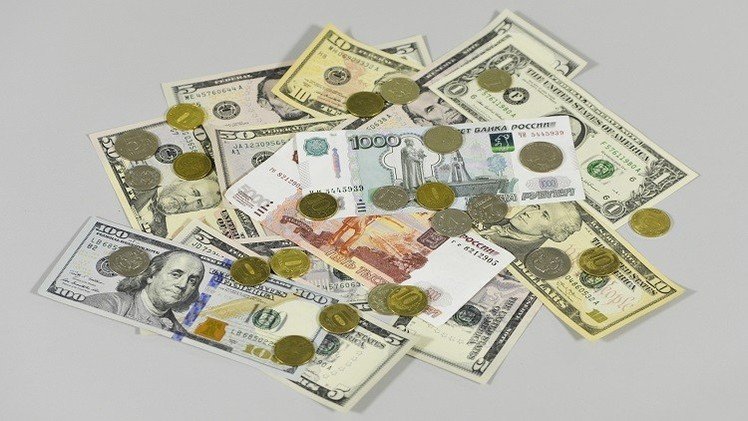 الدولار يتجاوز مستوى الـ 66 روبلا في نهاية تداولات الاثنين    