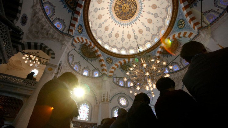 صحيفة يابانية تعتذر لنشرها غلاف "شارلي إيبدو"