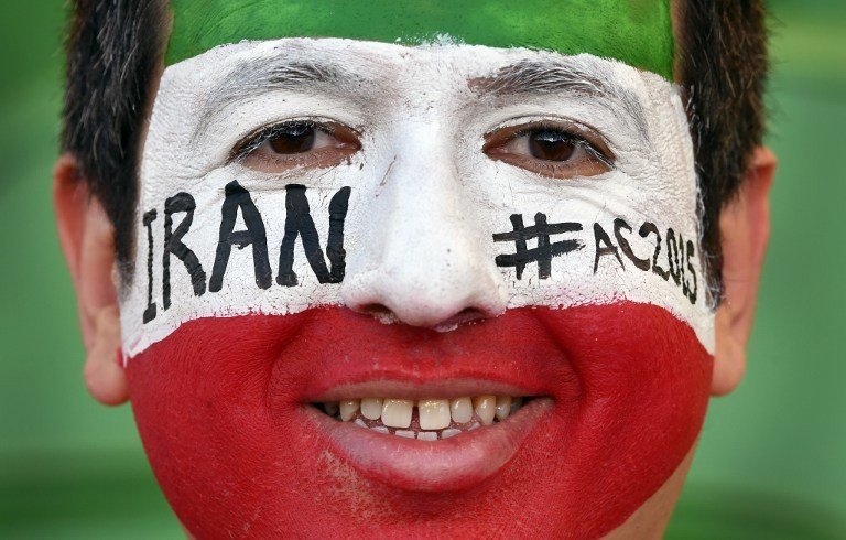 الرجال كانوا موجودين أيضا لتشجيع إيران في كأس آسيا